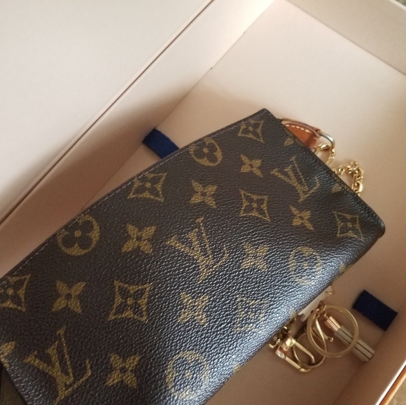 LOUIS VUITTON Classic pouchette Monogram - Picture 9 of 16